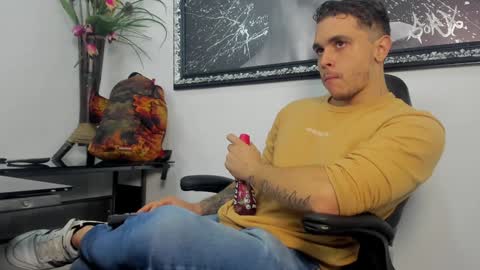 Snapshot of liam_walk chatting on 12.27.24 Liam online show from 12.27.24