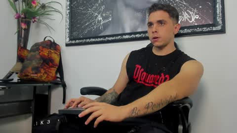 Snapshot of liam_walk chatting on 12.27.24 Liam online show from 12.27.24