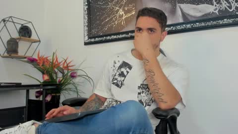 Snapshot of liam_walk chatting on 01.31.25 Liam online show from 01.31.25