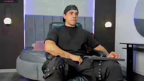 Snapshot of liam_walk chatting on 09.12.25 Liam online show from 09.12.25