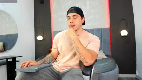 Snapshot of liam_walk chatting on 09.24.25 Liam online show from 09.24.25