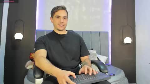 Snapshot of liam_walk chatting on 10.20.25 Liam online show from 10.20.25