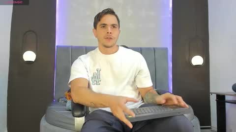 Snapshot of liam_walk chatting on 10.21.25 Liam online show from 10.21.25