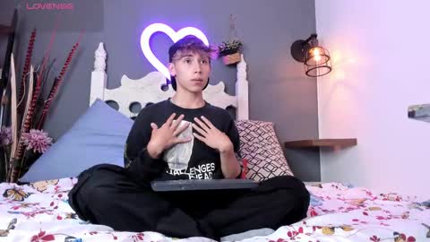 liaml_18_ online show from 09.08.25