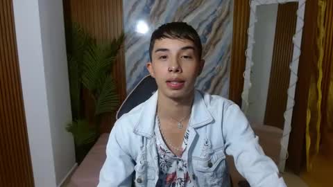 Snapshot of liammoon_tay chatting on 03.26.26 liamm online show from 03.26.26