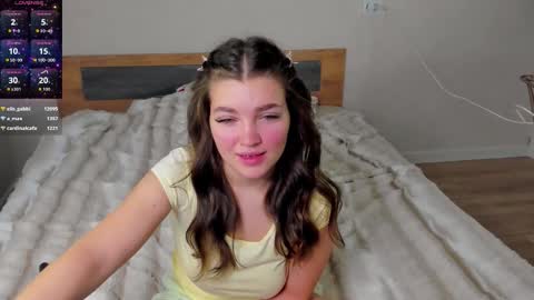 Snapshot of liana_8 chatting on 11.19.25 liana_8 online show from 11.19.25