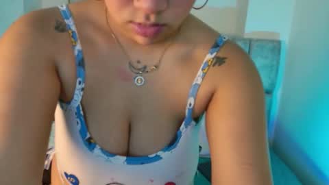 Snapshot of liarabloom chatting on 10.23.25 liarabloom online show from 10.23.25