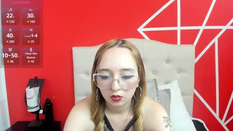 Lia Roberts online show from 01.10.25