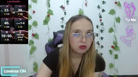 Lia Roberts online show from 04.22.26