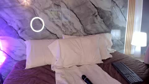 Lia Tompson online show from 11.12.25