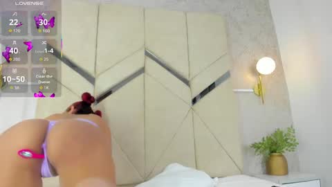 liavelez_ online show from 04.15.26