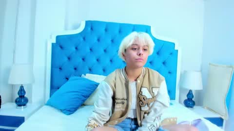 Lia Vivumi  online show from 10.18.25