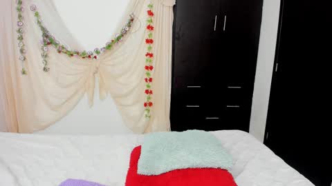 Snapshot of liawatson chatting on 02.14.25 Lia online show from 02.14.25