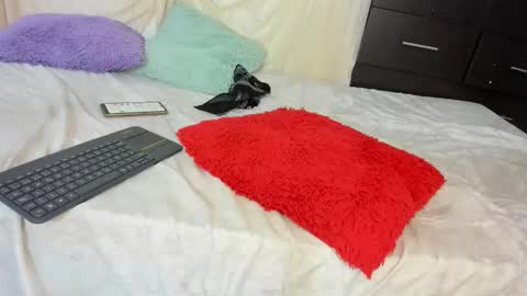 Snapshot of liawatson chatting on 10.03.25 Lia online show from 10.03.25