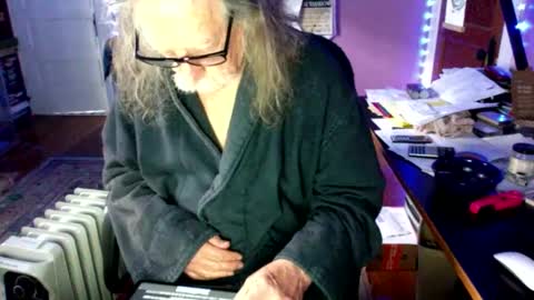 Snapshot of lickyouryoni chatting on 10.02.25 LickYourYoni online show from 10.02.25