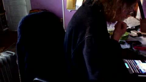 Snapshot of lickyouryoni chatting on 10.05.25 LickYourYoni online show from 10.05.25