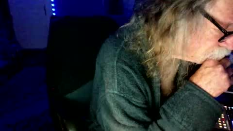 Snapshot of lickyouryoni chatting on 10.29.25 LickYourYoni online show from 10.29.25