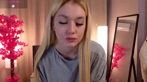 Snapshot of light_babe chatting on 11.11.25 Sofia online show from 11.11.25