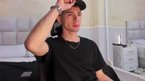 Snapshot of liiamhudson_ chatting on 02.04.25 L I I A M online show from 02.04.25