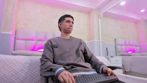 Snapshot of liiamhudson_ chatting on 03.01.25 L I I A M online show from 03.01.25