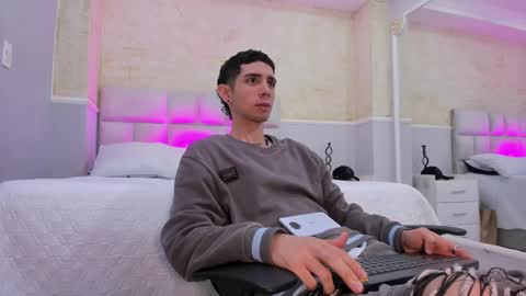 Snapshot of liiamhudson_ chatting on 03.04.25 L I I A M online show from 03.04.25