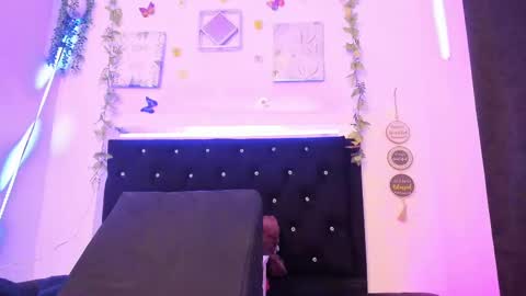 liilly_taylor1 online show from 10.05.25