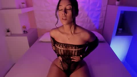 Snapshot of liizjones chatting on 10.14.25 LiizJones online show from 10.14.25