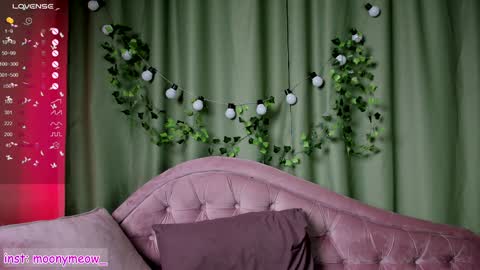 Snapshot of lika_moon chatting on 02.04.25 Lika online show from 02.04.25