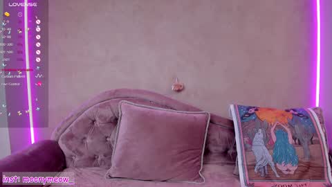 Snapshot of lika_moon chatting on 02.24.25 Lika online show from 02.24.25