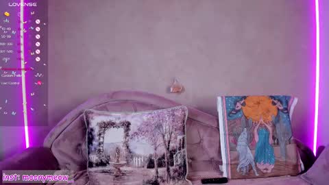 Snapshot of lika_moon chatting on 02.26.25 Lika online show from 02.26.25