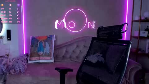 Snapshot of lika_moon chatting on 10.06.25 Lika online show from 10.06.25