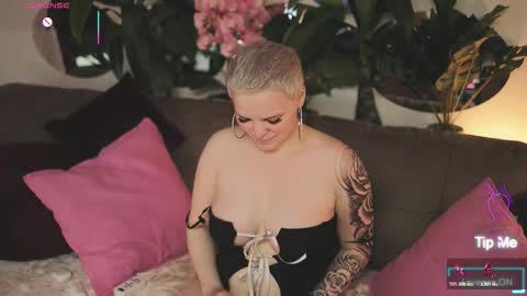 likaaberry online show from 10.18.25