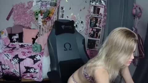 Snapshot of lil__bunny2005 chatting on 01.07.25 Lil Bunny online show from 01.07.25