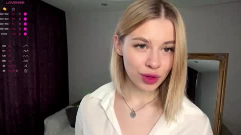 Snapshot of lil_elisa chatting on 10.17.25 Elisa  online show from 10.17.25