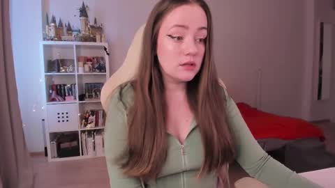 Snapshot of lil_happiness chatting on 09.25.25 for free registration 3 online show from 09.25.25