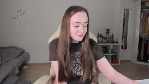 Snapshot of lil_happiness chatting on 11.30.25 for free registration 3 online show from 11.30.25