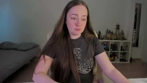 Snapshot of lil_happiness chatting on 06.17.26 for free registration 3 online show from 06.17.26