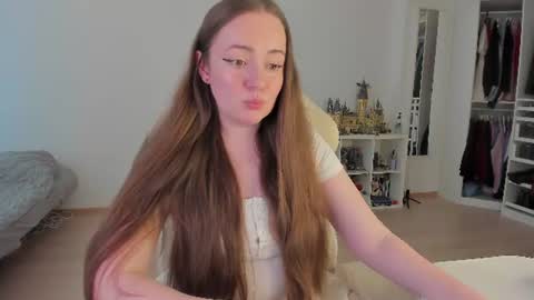 Snapshot of lil_happiness chatting on 06.22.26 for free registration 3 online show from 06.22.26