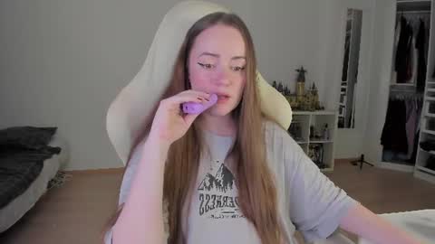 Snapshot of lil_happiness chatting on 07.01.26 for free registration 3 online show from 07.01.26