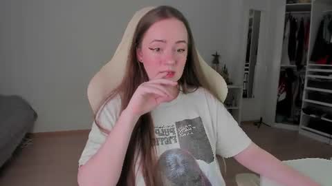 Snapshot of lil_happiness chatting on 07.17.26 for free registration 3 online show from 07.17.26