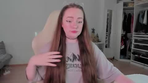 Snapshot of lil_happiness chatting on 07.19.26 for free registration 3 online show from 07.19.26