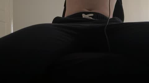 Snapshot of lilbenny05 chatting on 01.04.25 lilbenny05 online show from 01.04.25