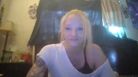Snapshot of lilbit4u chatting on 02.20.25 lilbit4u online show from 02.20.25