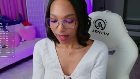 Snapshot of lileviemarie chatting on 12.20.24 evie online show from 12.20.24