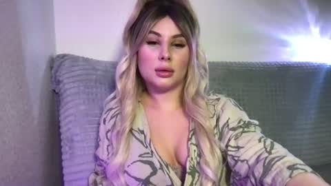 Snapshot of lili_bigtits chatting on 06.28.26 Lili online show from 06.28.26