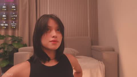 Snapshot of lili_foxy chatting on 05.15.26 lili online show from 05.15.26