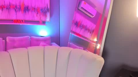 holis soy lily chang no olvides el pulgar arriba es muy importante para mi 3 independent model online show from 02.02.26