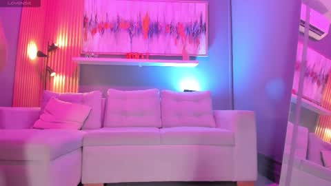 holis soy lily chang no olvides el pulgar arriba es muy importante para mi 3 independent model online show from 02.04.26