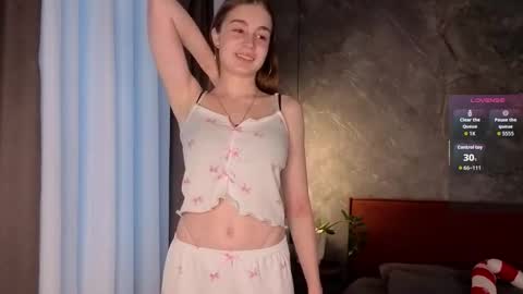 Snapshot of lilianbierly chatting on 10.13.25 Greetings from the Luna3 I wish you the best mood for an interesting day online show from 10.13.25