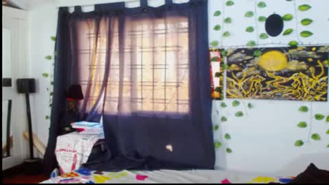 Snapshot of liliandoll chatting on 02.04.25 yesica online show from 02.04.25